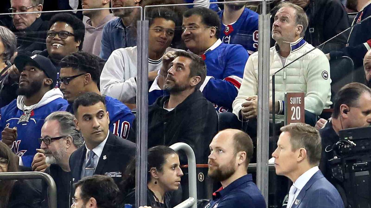 Aaron Rodgers, Breece Hall, Allen Lazard take in Devils-Rangers game