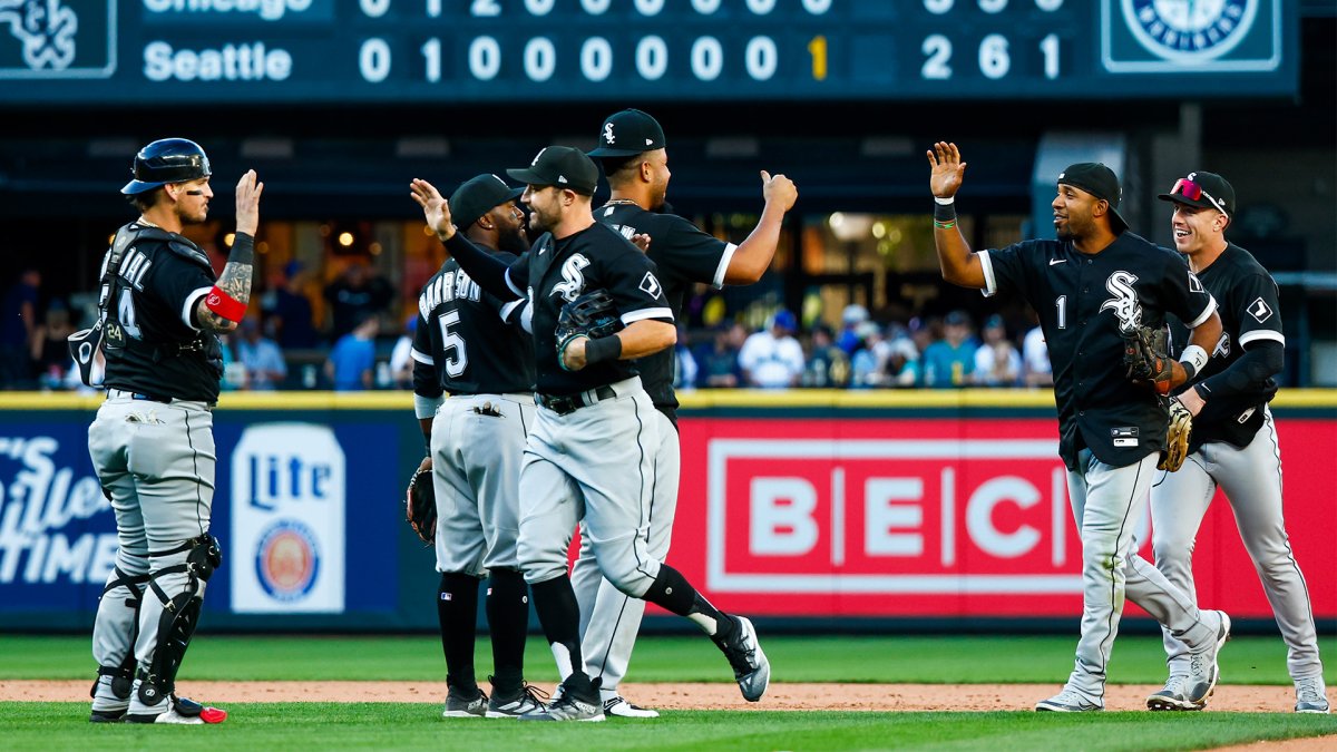 Mariners can't get key hit in ninth as Diamondbacks snap their