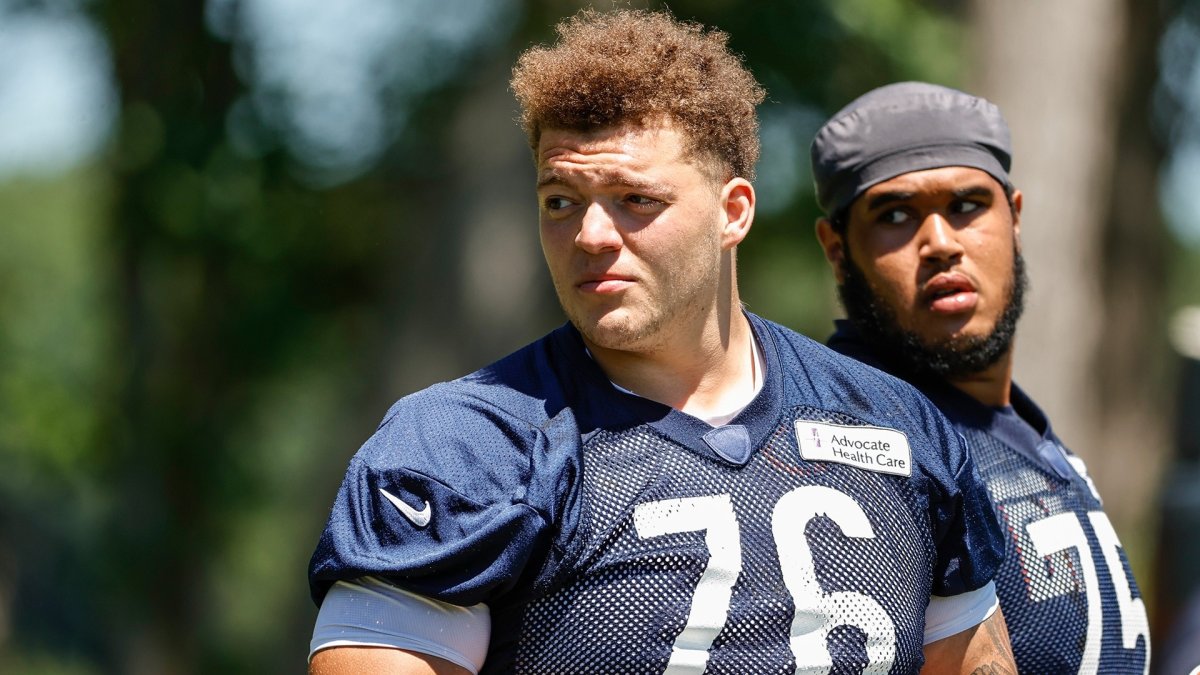 WATCH: Bears QB Justin Fields mic'd up at OTAs