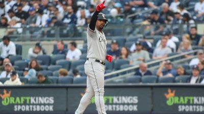 Eloy Jimenez in White Sox lineup for Game 3