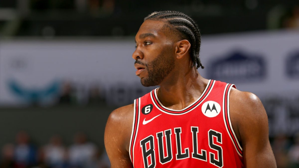Chicago Bulls sign former No. 3 draft pick to training camp contract