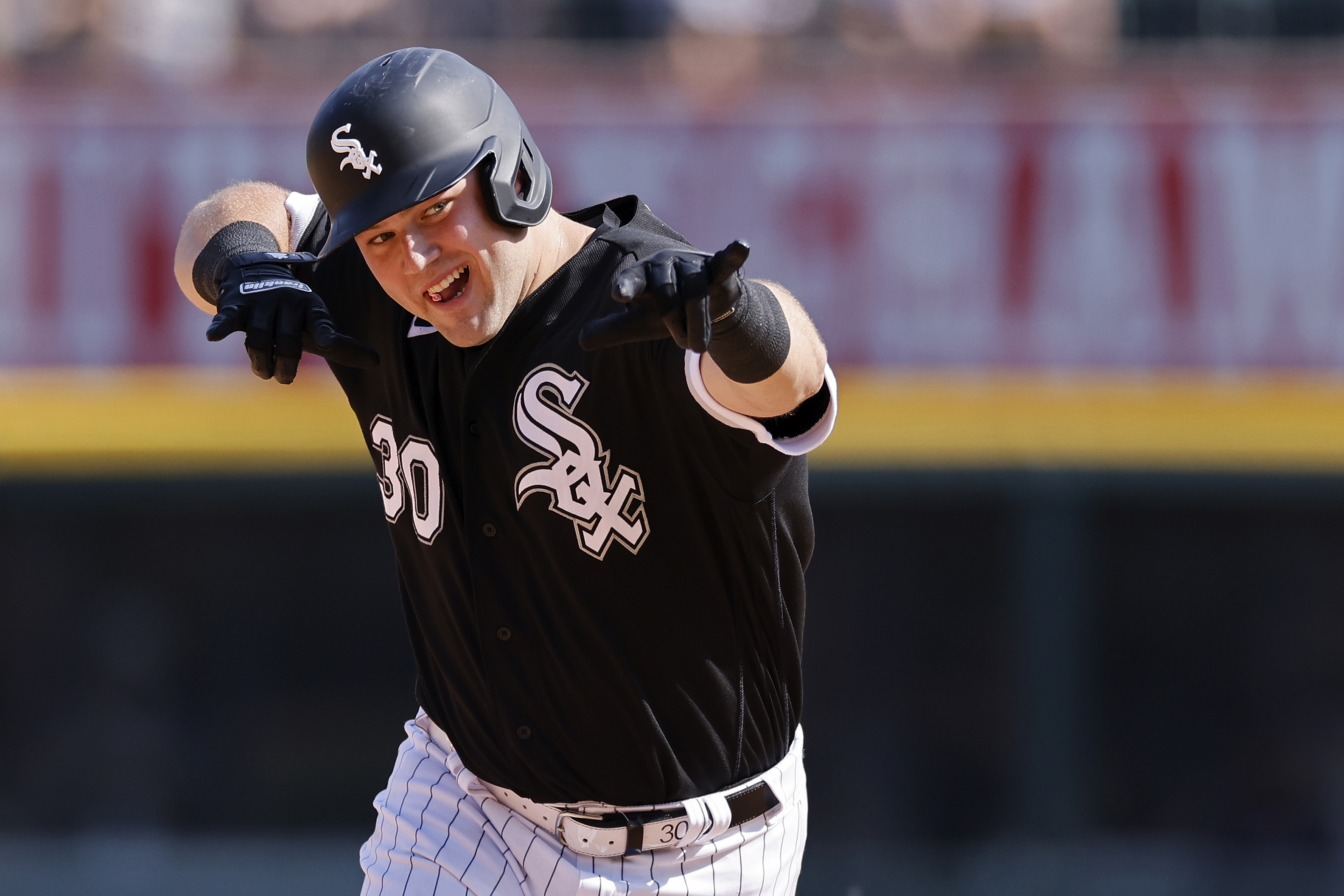 Andrus walks it off for White Sox in 5-4 win over Red Sox