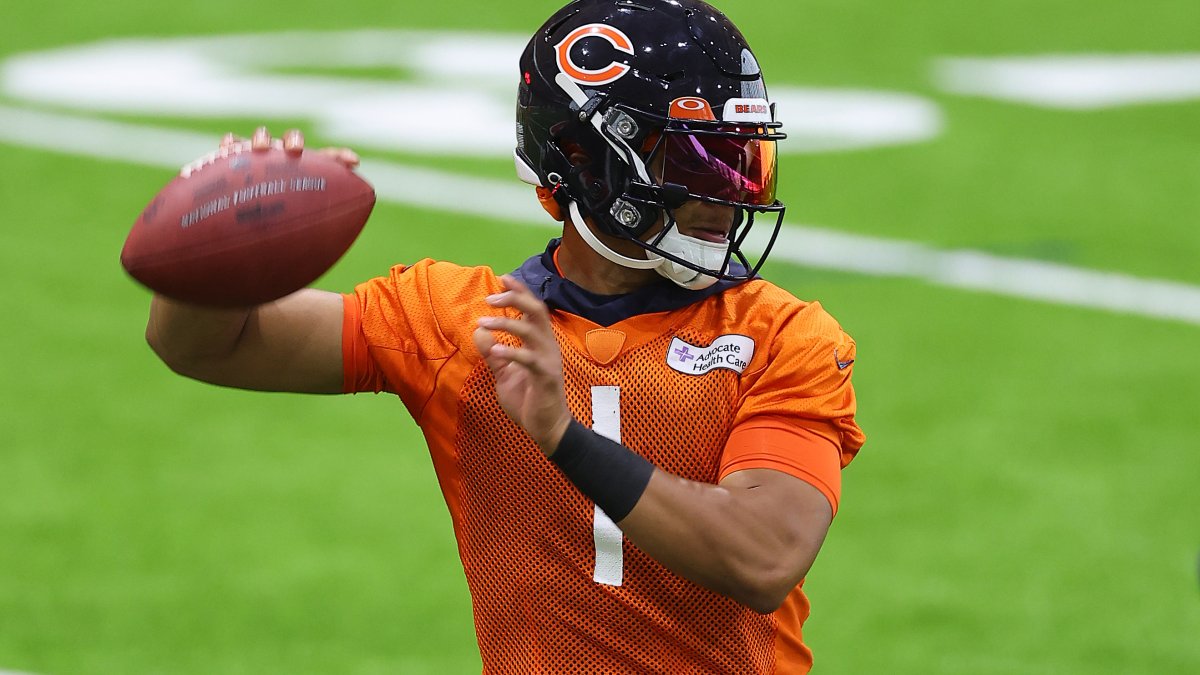 Bears QB Justin Fields lands in top 10 of NFL jersey sales for June