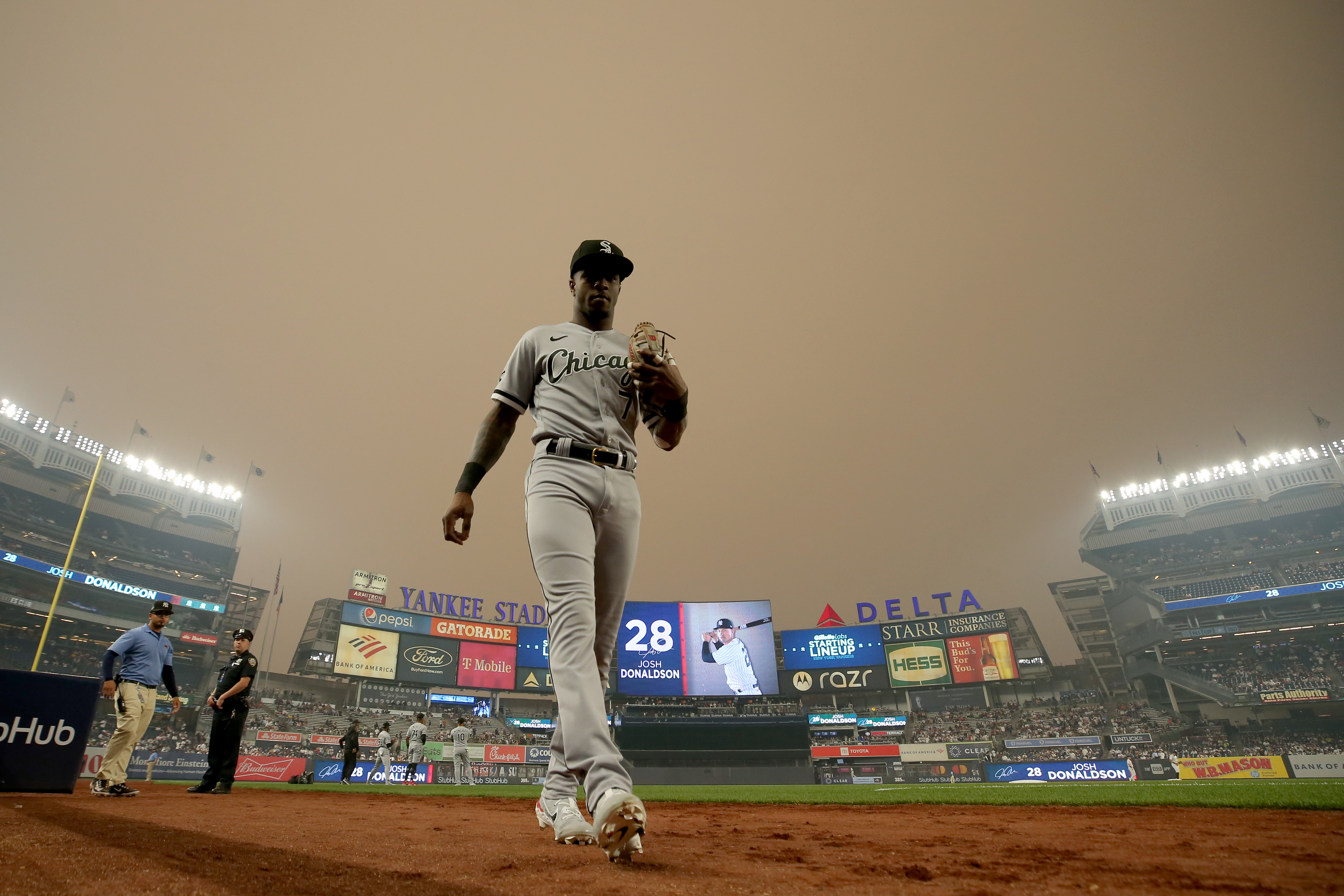 Yankees stadium turns orange: MLB and other sports forced to cancel games  after Canadian wildfires - AS USA