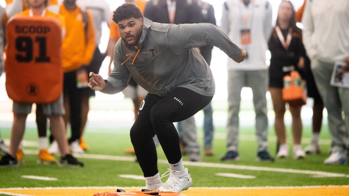 Chicago Bears training camp report: Rookie offensive lineman Darnell Wright  aces his fitness test — with a twist