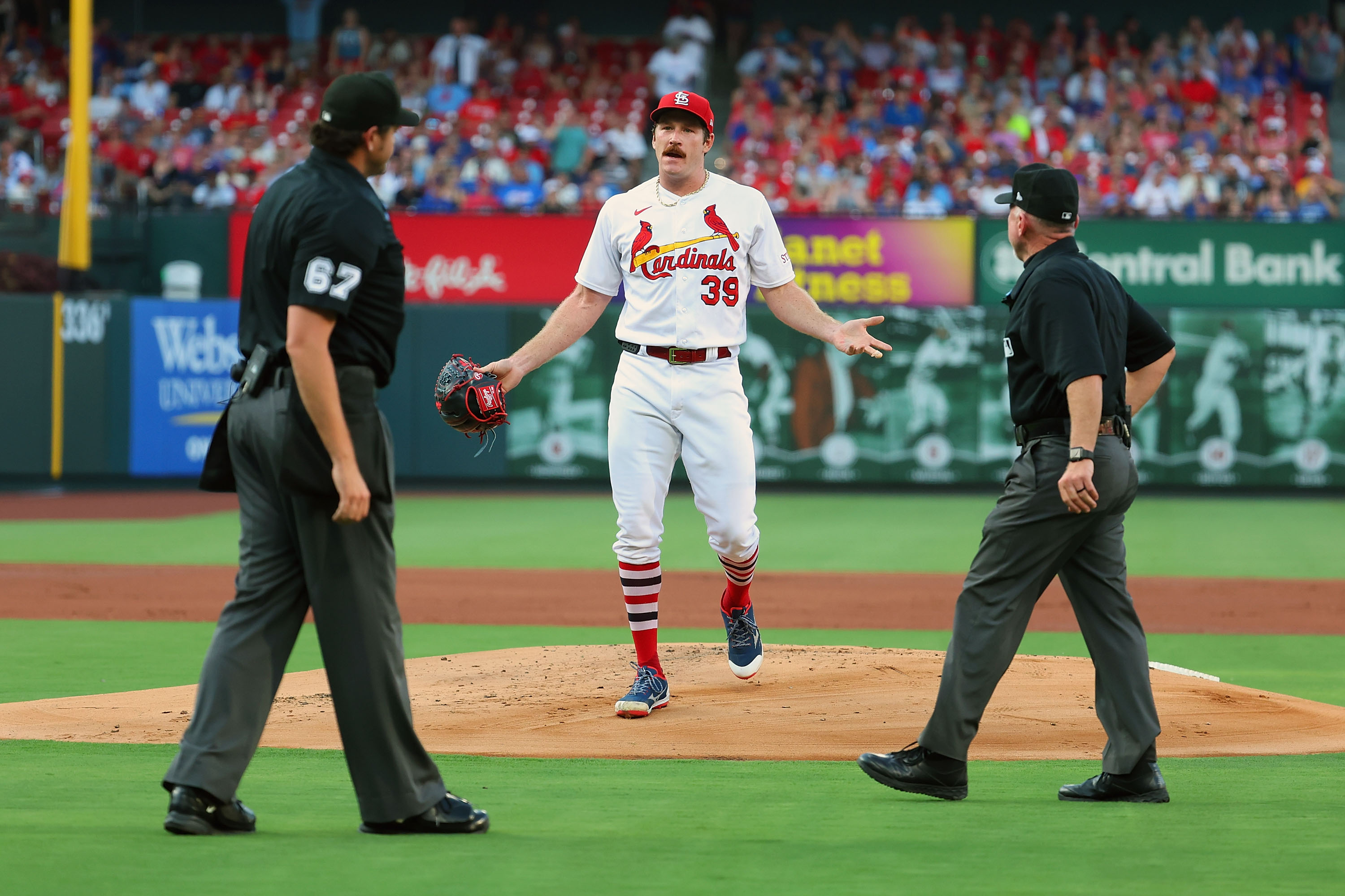 MLB fans react to Cardinals' starter getting ejected after hitting Ian