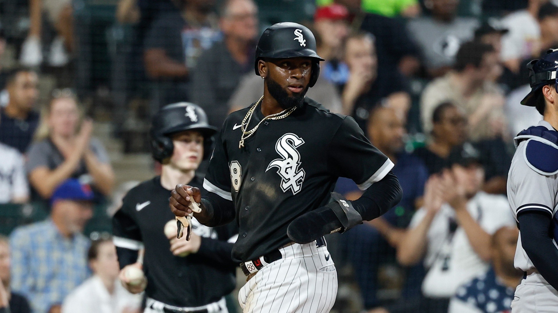 Chicago White Sox CF Luis Robert Jr. returns from sprained pinkie finger  and is ready to wear 2 sliding mitts, National Sports