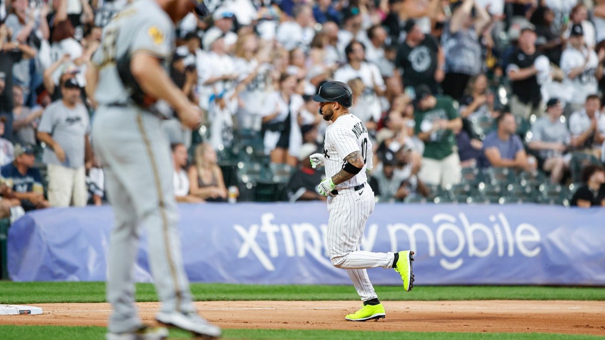 White Sox stun Astros again after Yoan Moncada hits winning single in 8th –  NBC Sports Chicago