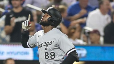 White Sox: Luis Robert Jr. shushed Cubs fans after home run