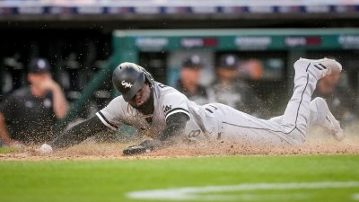 Luis Robert Jr.'s sliding grab, 04/02/2023