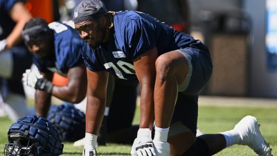 Braxton Jones works with Bears' No. 1 offense