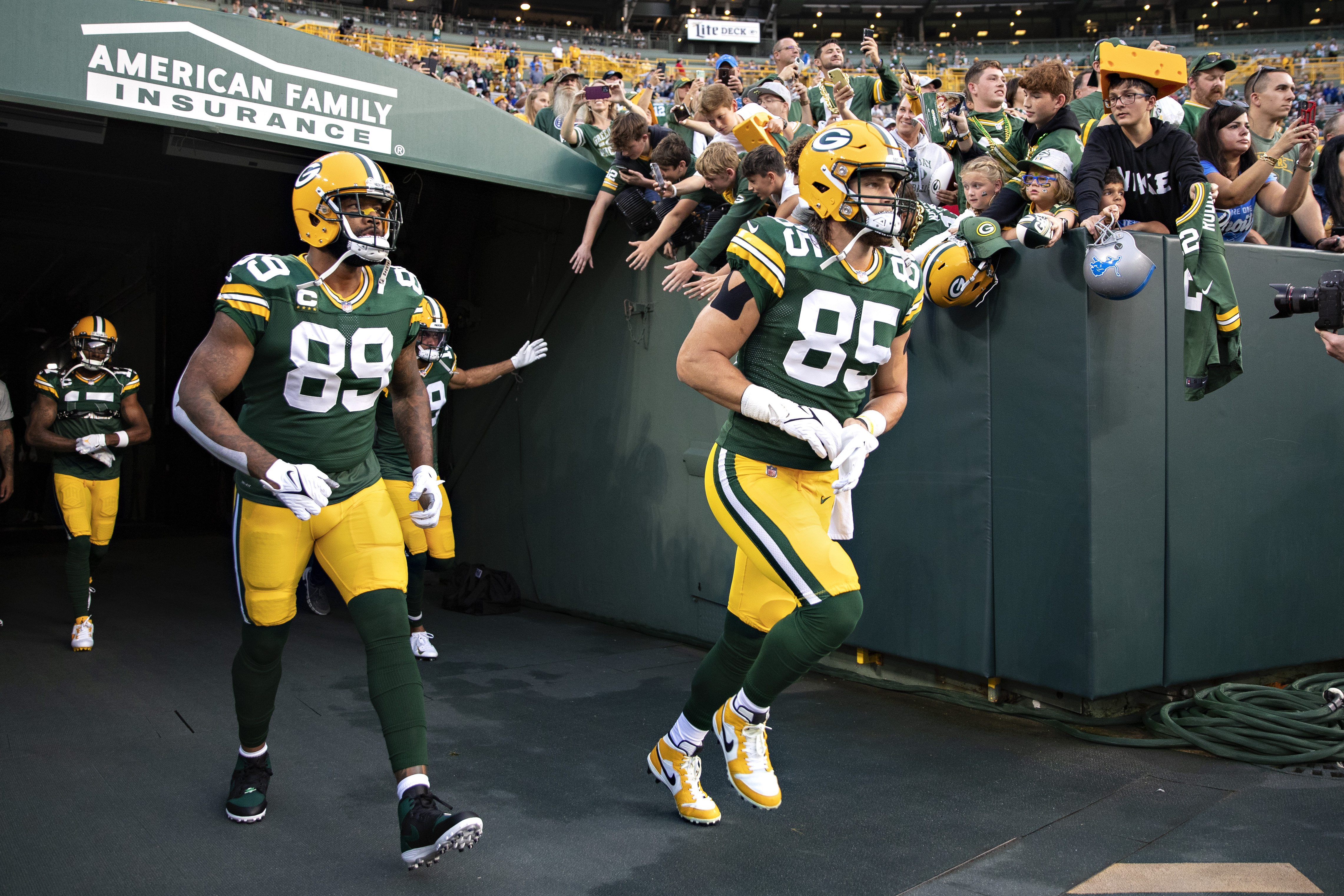 Green Bay Packers tight end Robert Tonyan (85) reacts after a