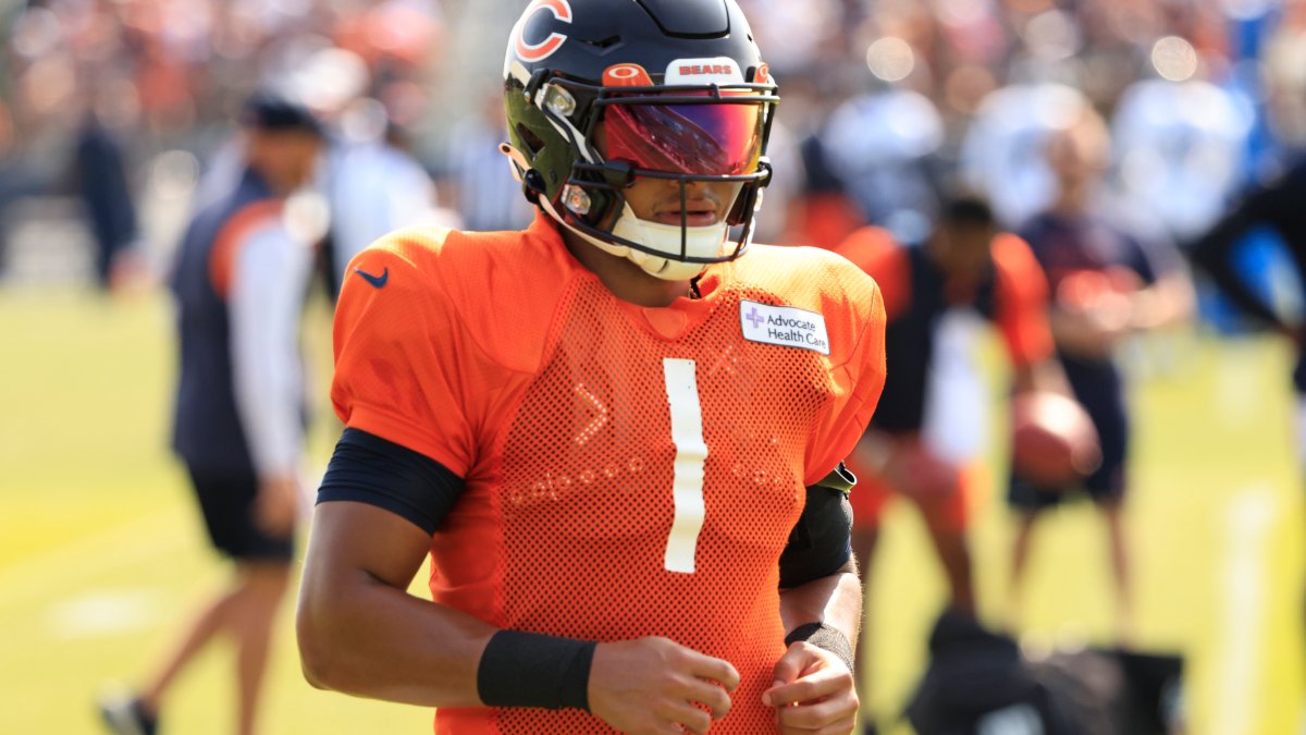 Leon Rogers: Bears should let Justin Fields play like himself before moving  on – NBC Sports Chicago