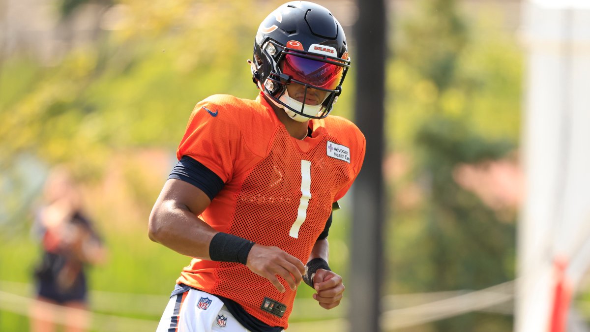 Bears' Justin Fields is next 'superstar QB,' Mike Greenberg says