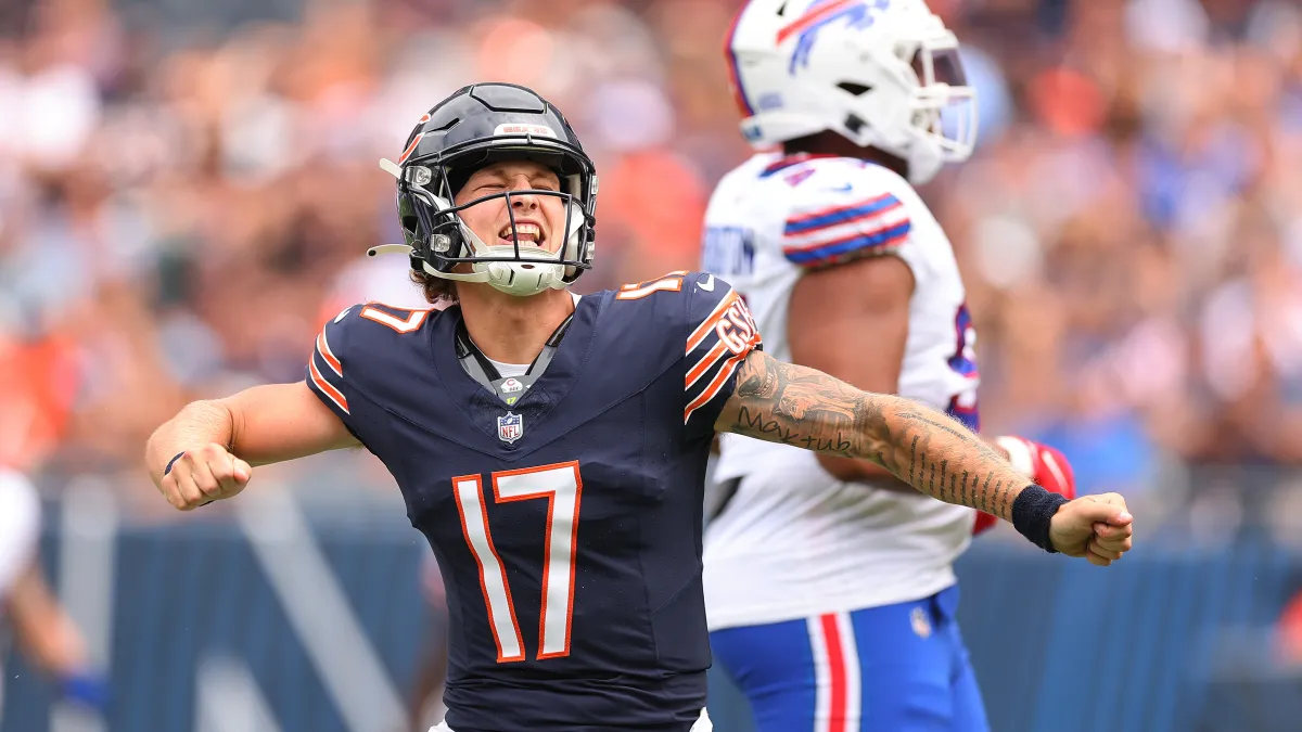 Chicago Bears center Doug Kramer warms up during the the Chicago News  Photo - Getty Images