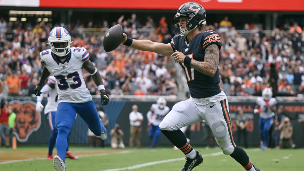 Trevis Gipson of the Chicago Bears looks on from the sideline in the  News Photo - Getty Images