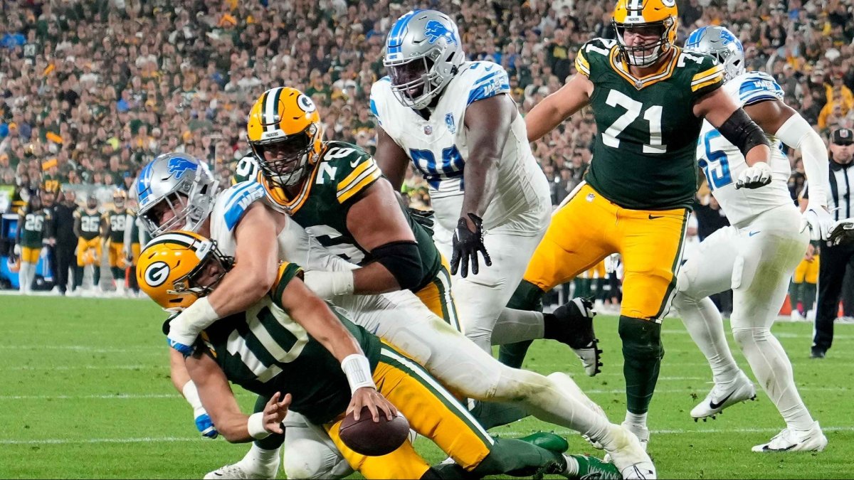Lions dominate Packers in Thursday night showdown – NBC Sports Chicago