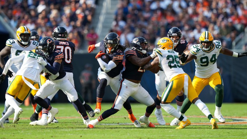 Chase Claypool, Nate Davis raise alarming red flags in Bears' flop vs.  Packers – NBC Sports Chicago