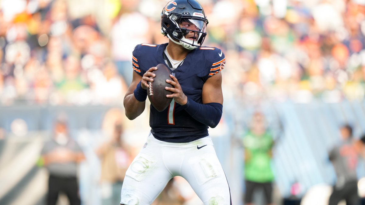 These too-early rankings tabbed Justin Fields as worst QB in NFC North - On  Tap Sports Net