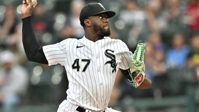 White Sox OF Luis Robert sits with right hamstring tightness - NBC Sports