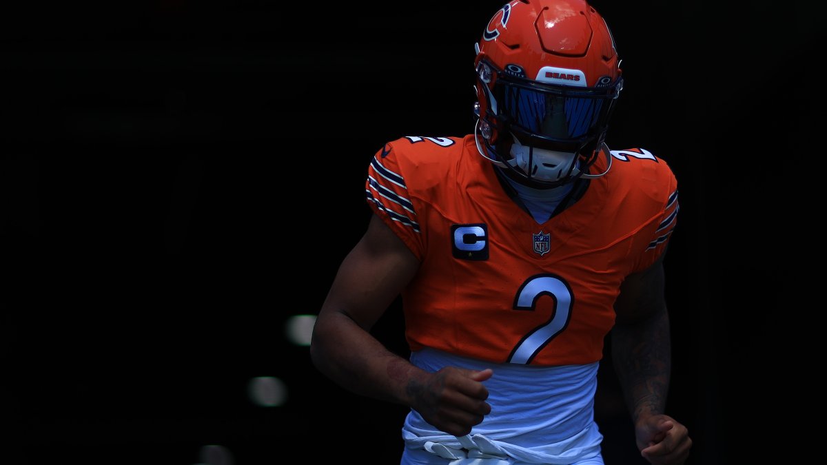 Bears all-orange look draws mixed reviews on social media – NBC