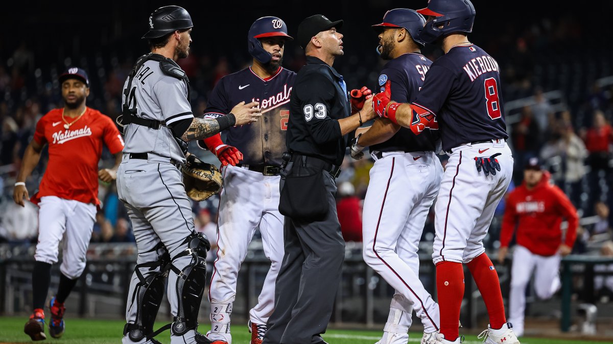 Chicago White Sox 4, Boston Red Sox 1: Color battle ends right