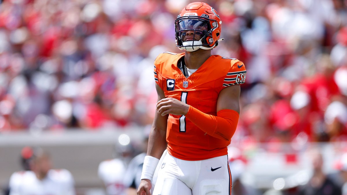 Justin Fields Isn't Looking Like An Answer For Bears' Future At
