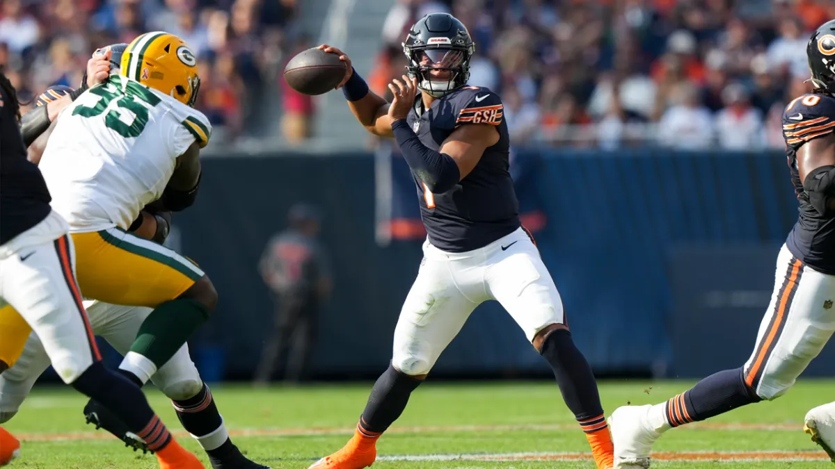 Chase Claypool, Nate Davis raise alarming red flags in Bears' flop vs.  Packers – NBC Sports Chicago