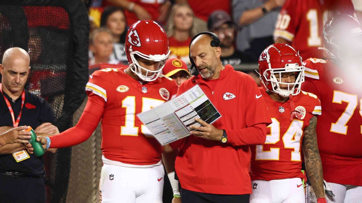 Chiefs QB Patrick Mahomes defends Commanders OC Eric Bieniemy