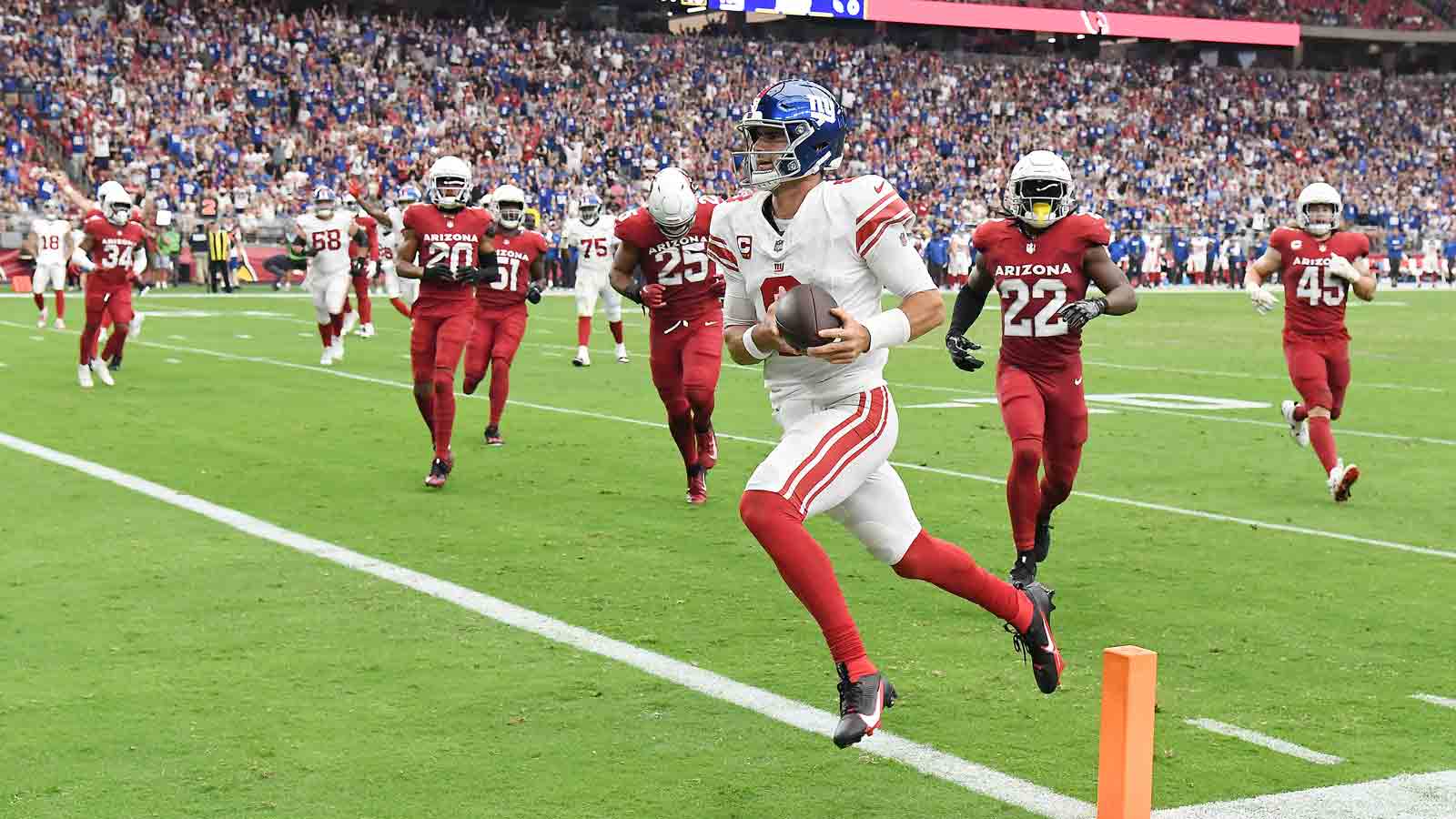 Daniel Jones throws for 321 yards, Giants rally from a 21-point deficit to  beat Cardinals