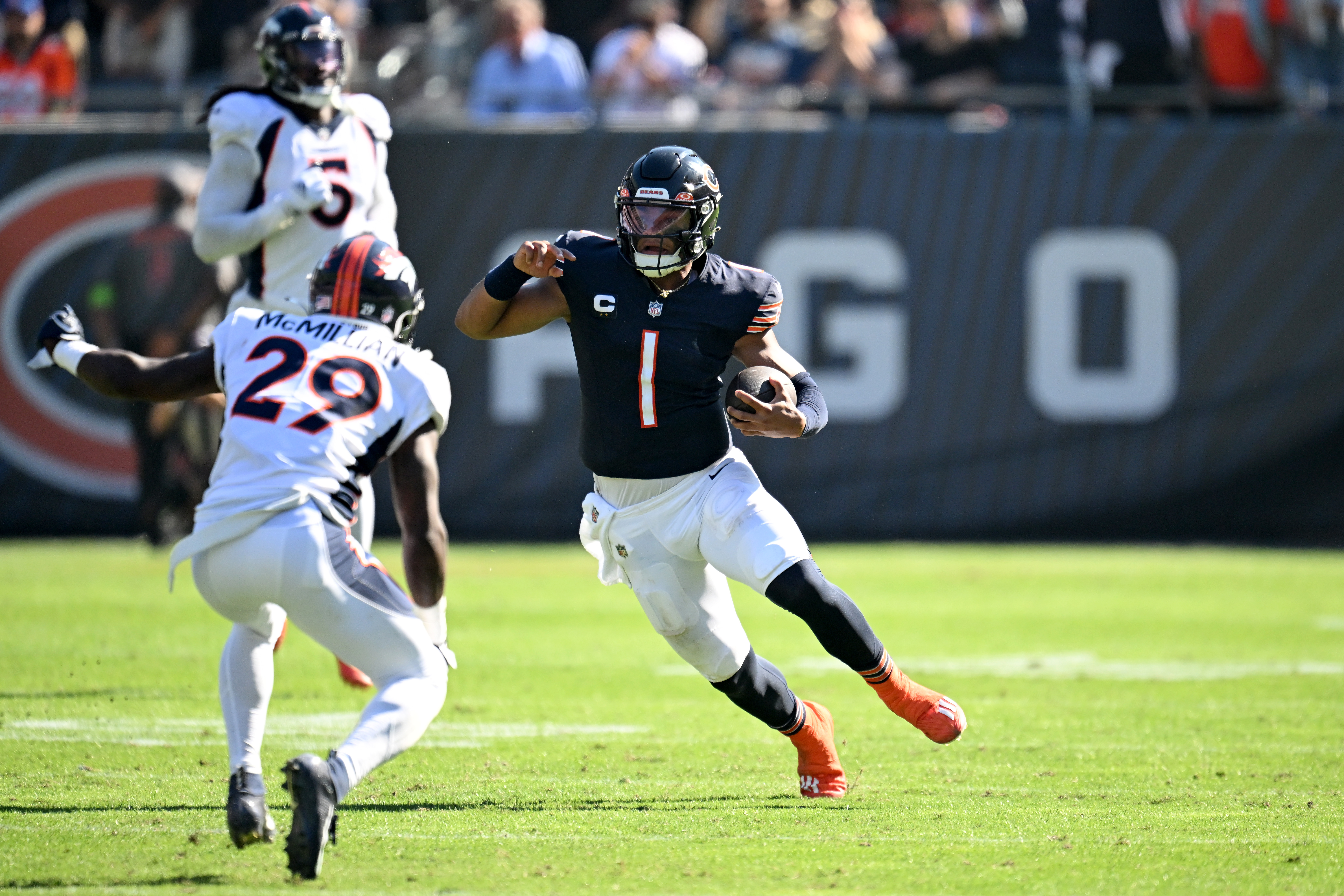 Justin Fields Sets Chicago Bears Record By Completing 16 Straight