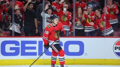 Blackhawks' Bedard impresses with 2 assists in preseason debut - ESPN