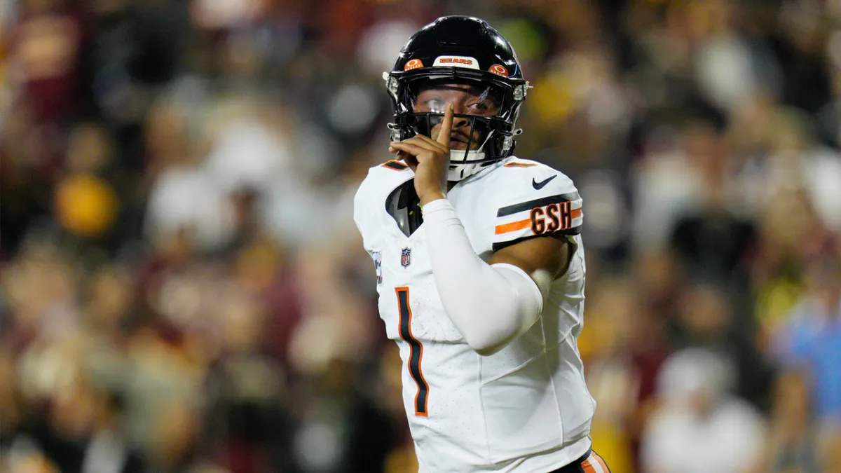 Chicago Bears Notes: Justin Fields and DJ Moore Keep Growing