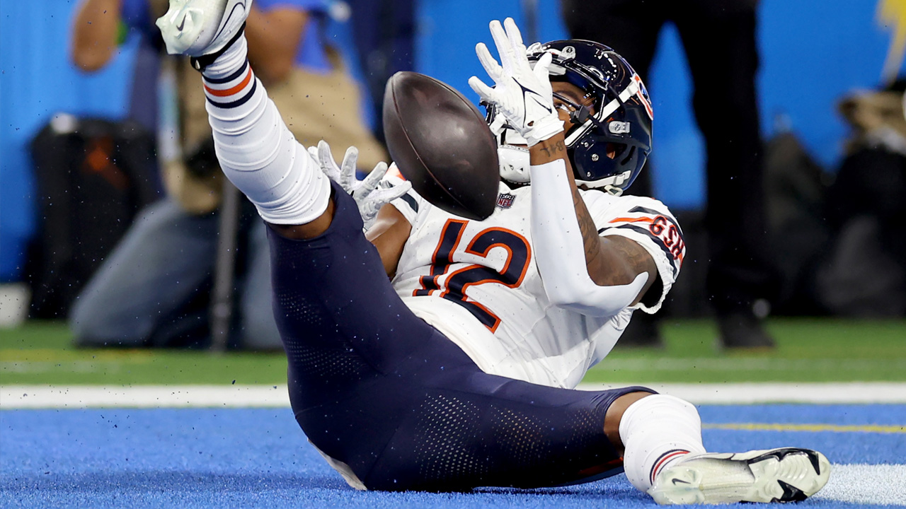 Chicago Bears game grades: Tyson Bagent's first day produces a gold star -  CHGO Sports