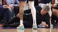 Timberwolves coach Chris Finch to have knee surgery after sideline collision, AP source says