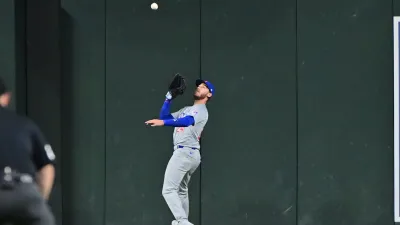 Bellinger rethinking his catch strategy at the outfield wall