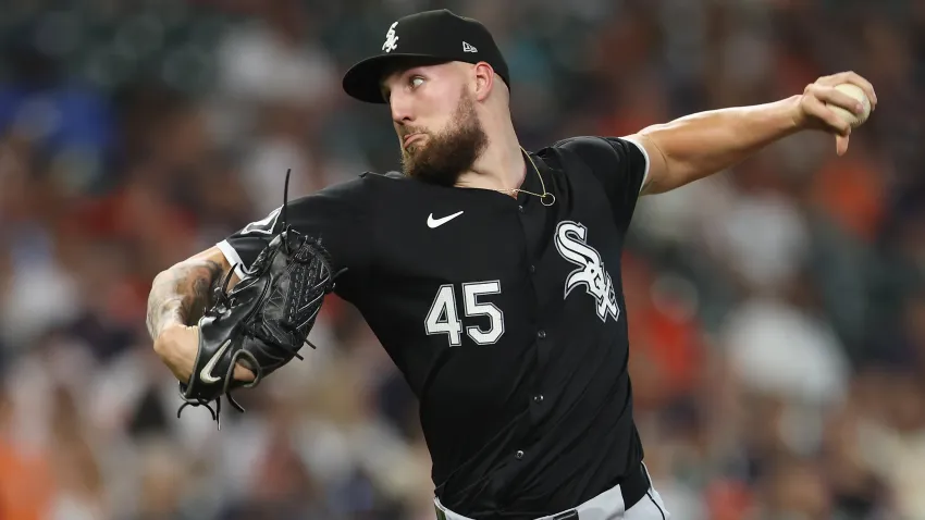 HOUSTON, TEXAS – AUGUST 16: Garrett Crochet #45 of the Chicago White Sox pitches in the first innin against the Houston Astros at Minute Maid Park on August 16, 2024 in Houston, Texas. (Photo by Tim Warner/Getty Images)