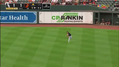 WATCH: White Sox' Fletcher throws out Orioles' Mullins at 3rd base from right field