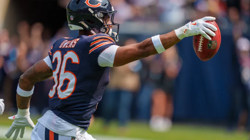 CHICAGO,  – SEPTEMBER 8: safety Jonathan Owens #36 of the Chicago Bears runs for a touchdown following a blocked punt during the fourth quarter of an NFL football game against the Tennessee Titans at Soldier Field on September 8, 2024 in Chicago, Illinois. (Photo by Todd Rosenberg/Getty Images)