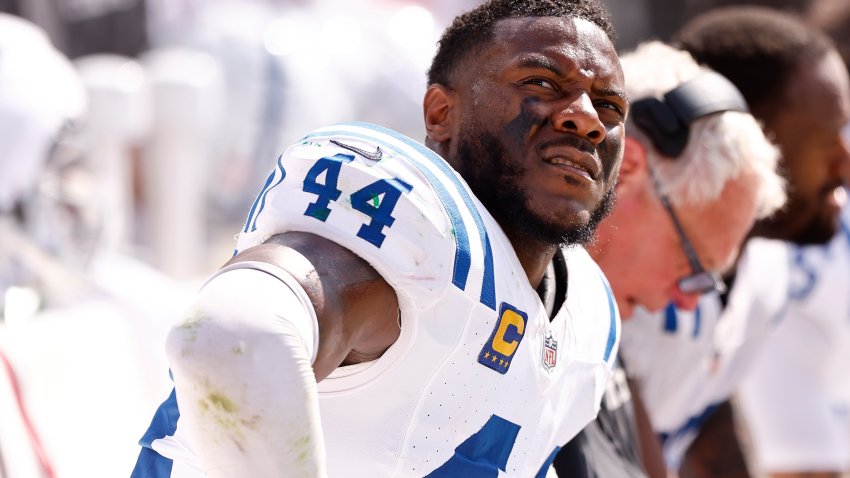 GREEN BAY, WI – SEPTEMBER 15: Indianapolis Colts linebacker Zaire Franklin (44) during an NFL game between the Indianapolis Colts and the Green Bay Packers on September 15, 2024 at Lambeau Field in Green Bay, WI.  (Photo by Jeffrey Brown/Icon Sportswire via Getty Images)