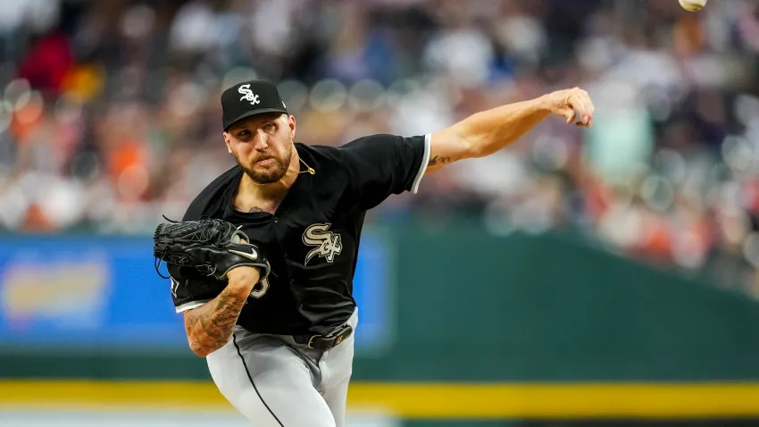 DETROIT, MICHIGAN – SEPTEMBER 27: Garrett Crochet #45 of the Chicago White Sox delivers a pitch against the Detroit Tigers during bottom of the first inning at Comerica Park on September 27, 2024 in Detroit, Michigan. (Photo by Nic Antaya/Getty Images)