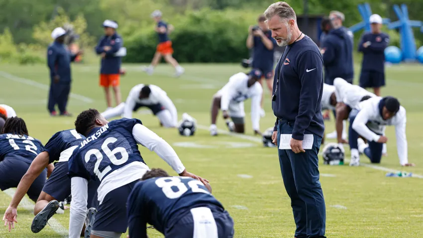 Jun 5, 2024; Lake Forest, IL, USA; Chicago Bears head coach Matt Eberflus talks with Chicago Bears wide receiver John Jackson (26) during the team’s minicamp at Halas Hall. Mandatory Credit: Kamil Krzaczynski-USA TODAY Sports