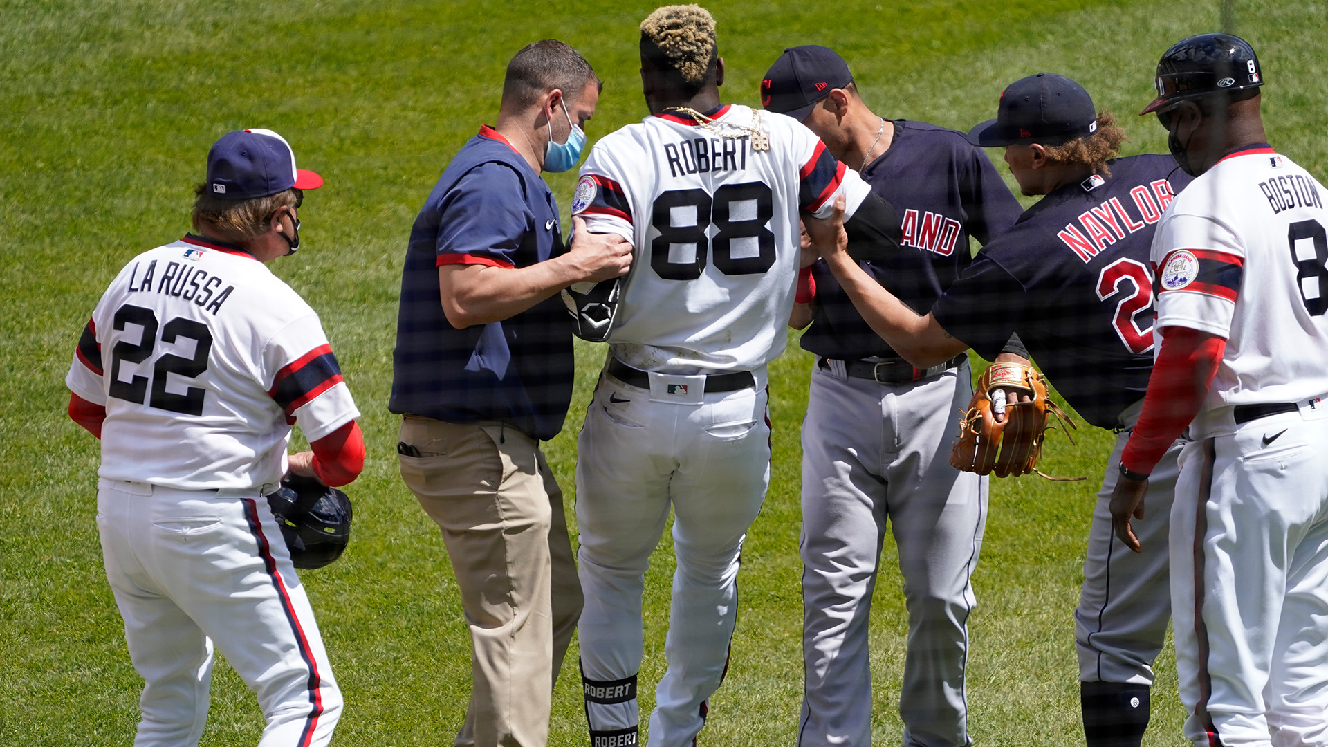 White Sox place Luis Robert Jr. on IL with knee sprain - ESPN