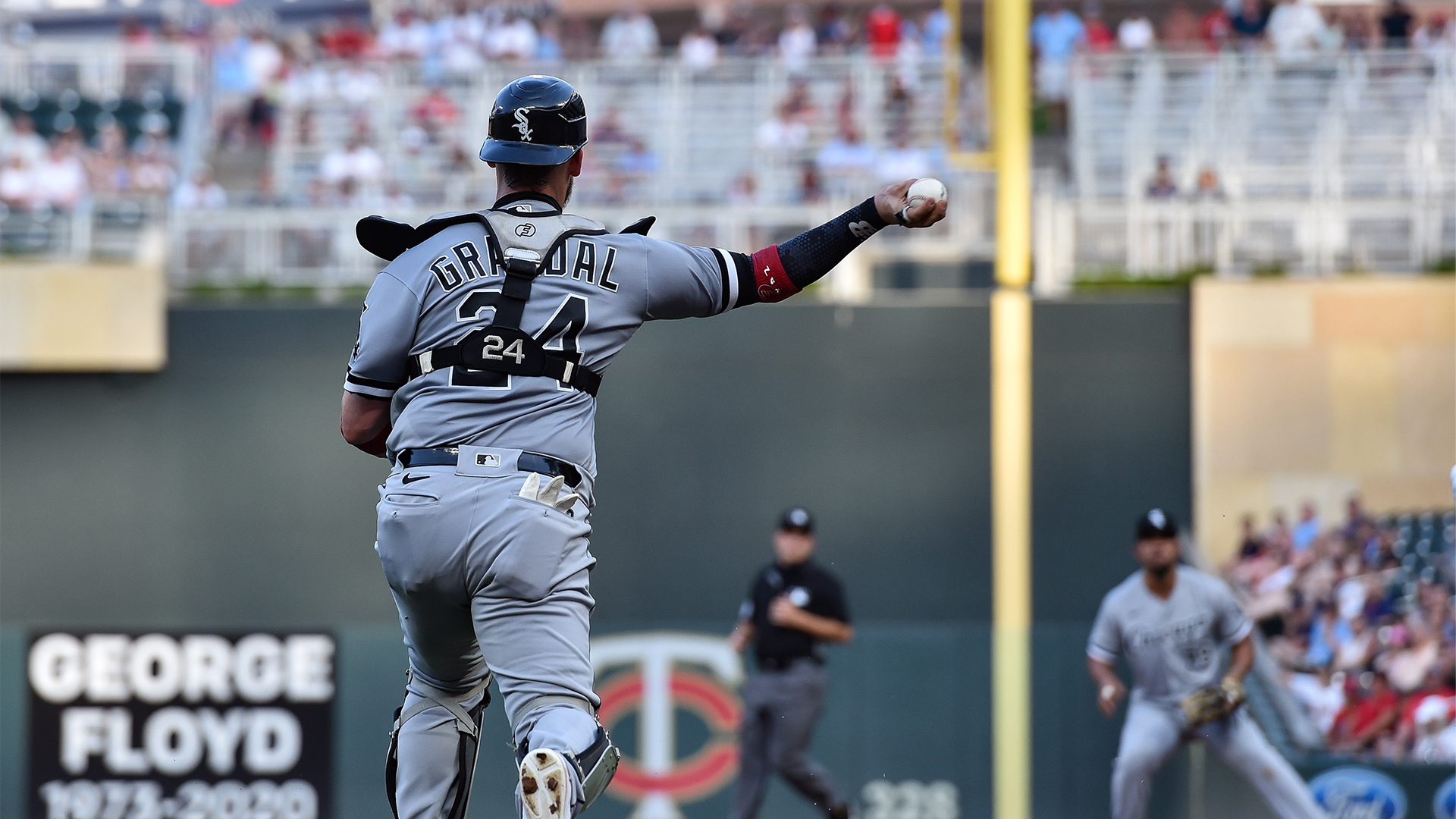 White Sox catcher Grandal out 4-6 weeks with torn tendon in left knee - NBC  Sports