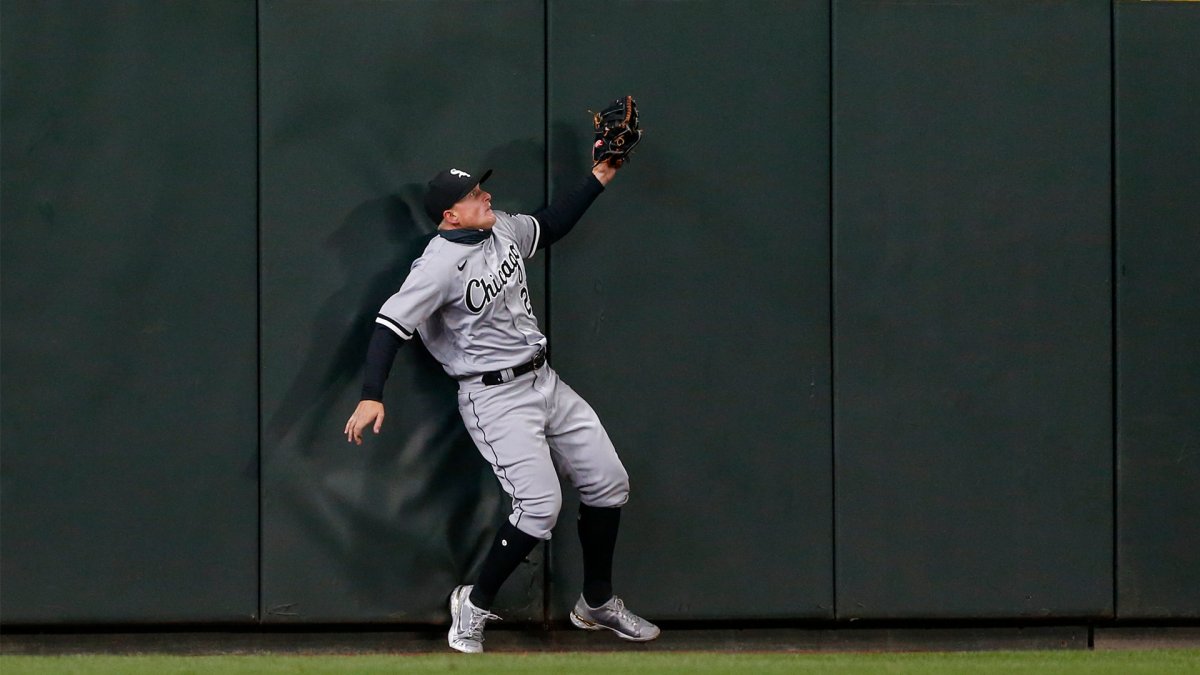 WATCH: White Sox' Andrew Vaughn makes amazing defensive with bases loaded  play to close out inning 