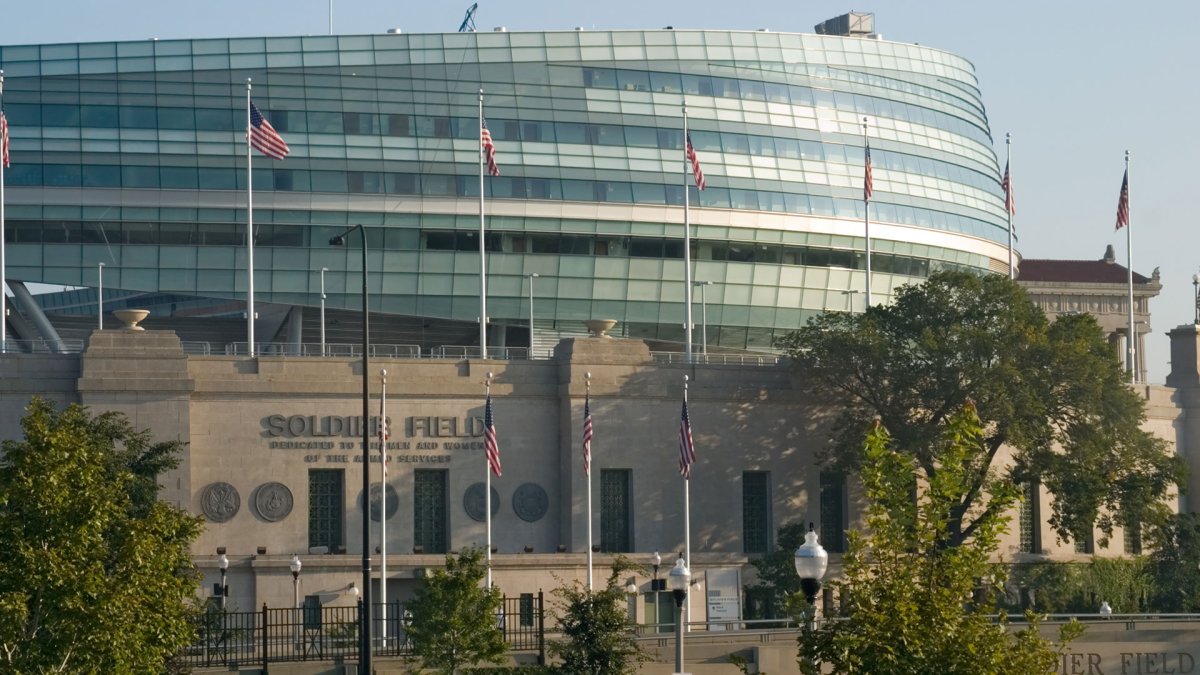 Mayor Brandon Johnson meets with Chicago Bears about staying at Soldier  Field after doubts about Arlington Heights property - ABC7 Chicago
