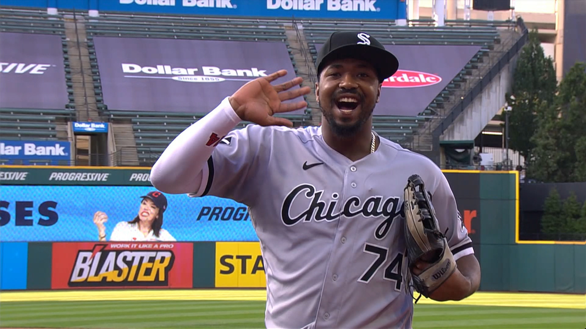 A September montage of Eloy Jimenez loving his mom – NBC Sports Chicago