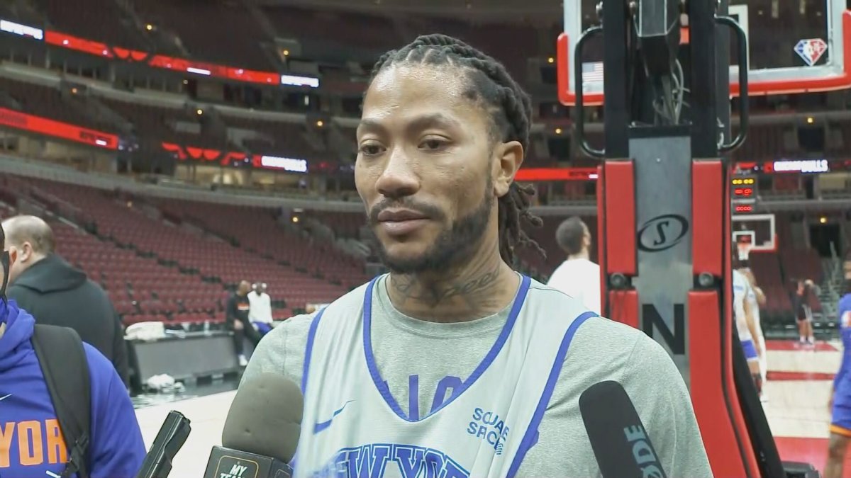 Is Derrick Rose's #1 jersey unofficially being retired?